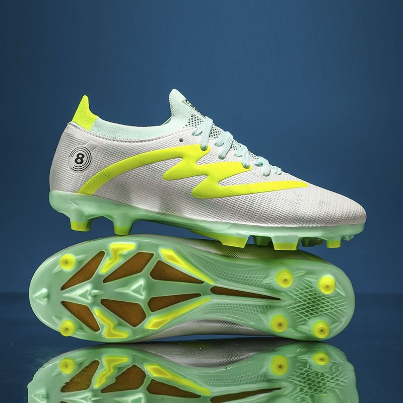 Scarpe da Calcio Classiche di  - Outdoor Sport Court recensione e prezzo